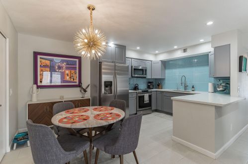 1261 Sunflower Ln, Palm Springs, CA 92262-1784