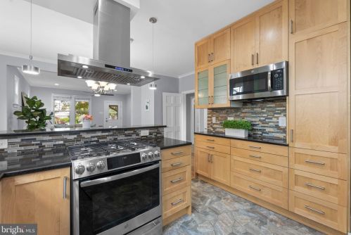 821 Bonifant St, Silver Spring MD 20910-5530 exterior