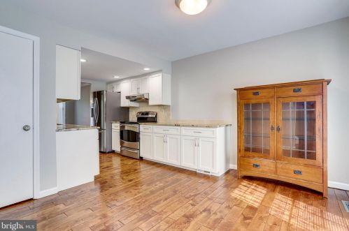 7464 Adams Park Ct, Annandale, VA 22003-5723