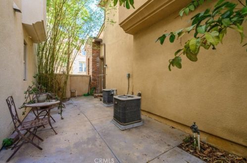 15 Tall Oak, Irvine CA  92603-4213 exterior