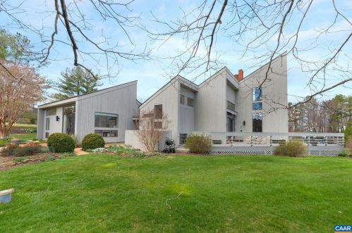 200 Tuckahoe Farm Ln, Charlottesville, VA 22901-5531