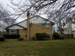 9061 Chester Ave, Niles, IL 60714-1419