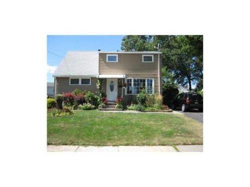 81 Remsen Ave, Avenel, NJ 07001-1261