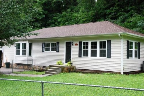 708 Tarwater St, Ozone, TN 37854-3042