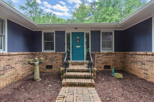 461 Kenilworth Cir, Stone Mountain, GA 30083-3409