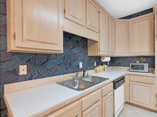 606 Redbud Ln, Stockbridge, GA 30281-6315
