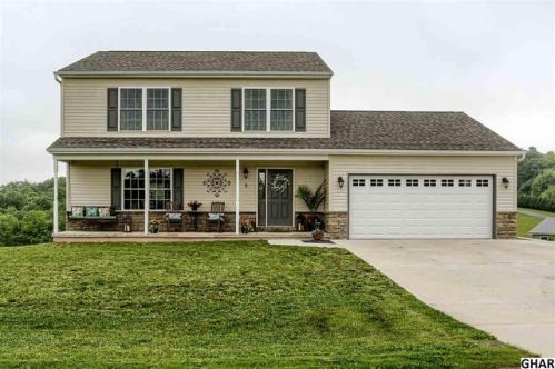 8 Twin Oaks Dr, Duncannon, PA 17020-9609