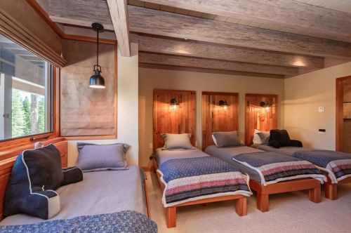 1721 Grouse Rdg, Truckee CA  96161-4033 exterior