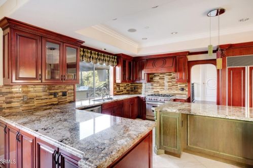 1958 Calafia St, Glendale CA  91208-2306 exterior