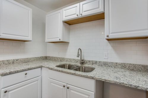 6025 Tallie Rd, Fort Worth TX  76112-7933 exterior