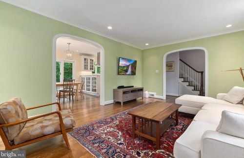 1516 Live Oak Dr, Silver Spring MD 20910-1543 exterior