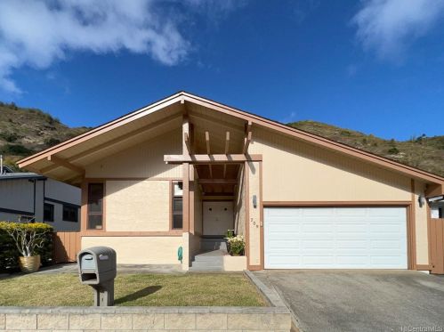 709 Hahaione St, Honolulu, HI 96825-1030