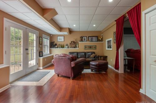 270 Budding Rdg, Southington CT  06489-4226 exterior