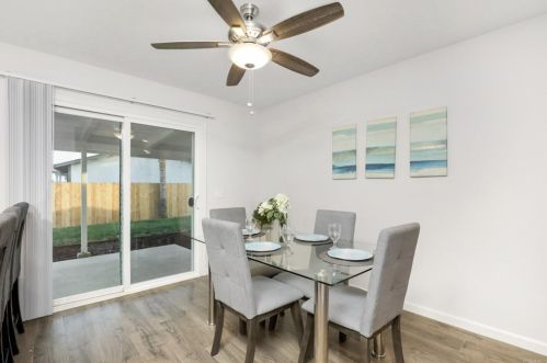 338 Plaza De Benito Juarez, Vista CA  92083-3549 exterior