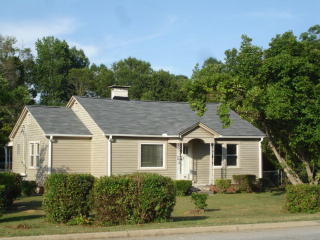 707 New Market St, Greenwood, SC 29646-4103