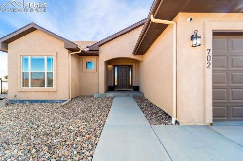 702 Calaveras Dr, Pueblo, CO