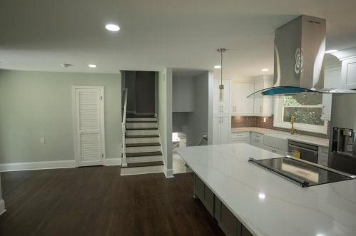 1733 Holly Ln, Atlanta GA  30329-3523 exterior