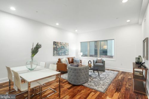 146 Front St, Philadelphia PA 19106-0020 exterior