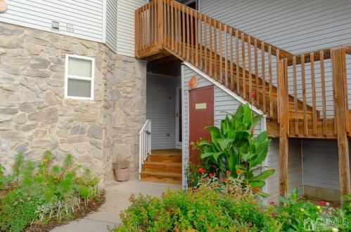 191 Bexley Ln, Piscataway, NJ 08854-2180