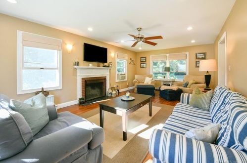 29 Attawan Rd, Niantic, CT