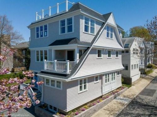 22 Dean Ave, Middletown, RI 02840-3406