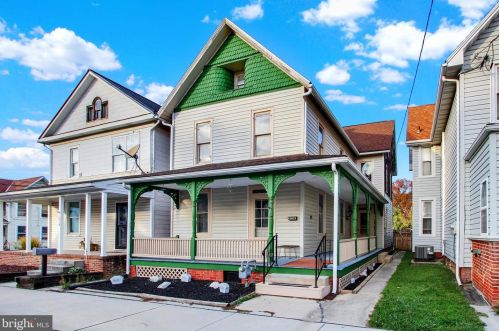 220 Locust St, Hanover, PA 17331-2616