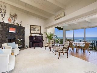 1421 Laamia St, Honolulu, HI 96821-1447