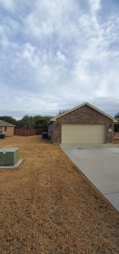 7202 Mistletoe Trl, Granbury TX  76048-3310 exterior