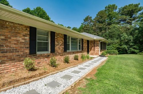 305 Old Airport Rd, Commerce, GA 30530-4391