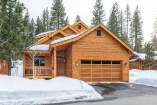 10667 Sara Bear Ln, Truckee, CA 96161-3153