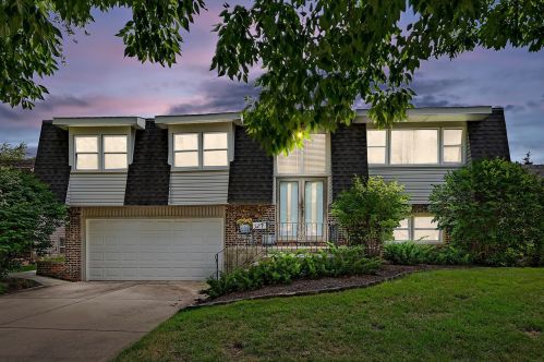 129 Coral Ln, Wheeling, IL 60090-3943