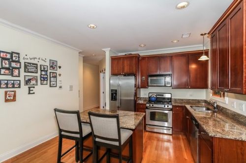 5531 Edmunds St, Chicago, IL 60630-4452