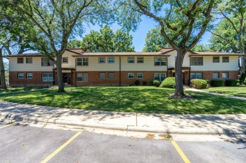 225 Washington Sq, Elk Grove Vlg, IL 60007-4271
