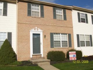 255 Greenland Dr, Lancaster PA  17602-3378 exterior