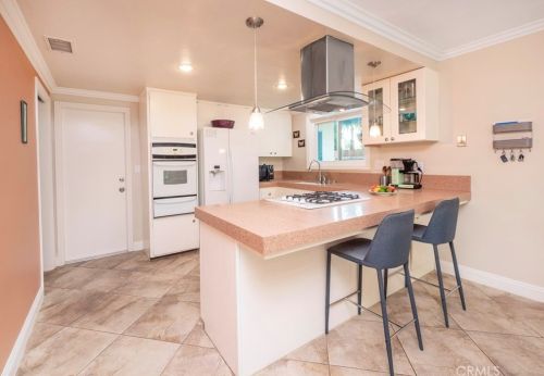 3975 Beechwood Pl, Riverside CA  92506-1160 exterior