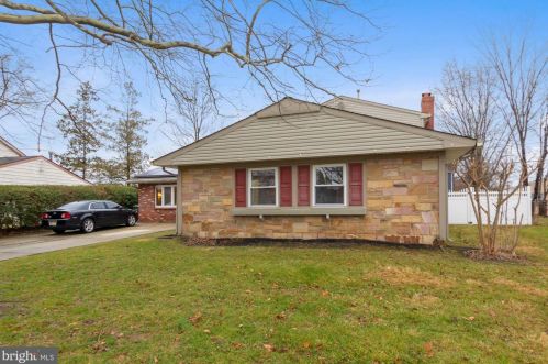 19 Express Ln, Willingboro, NJ 08046-2335