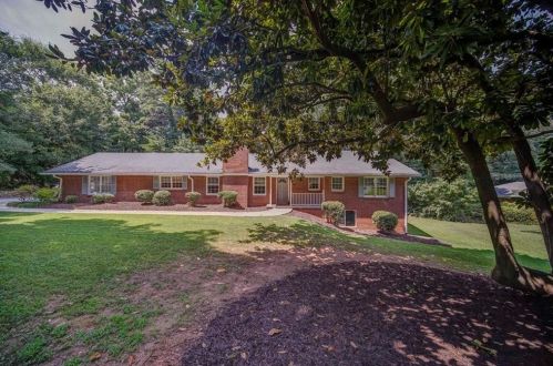 220 Beachland Dr, Atlanta GA  30342-2026 exterior