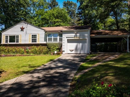 3338 Barnett Cir, Atlanta, GA 30354-1560
