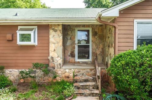 522 Villa Dr, Lilburn, GA 30047-5344