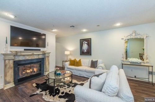 8 Mcchesney Ct, Town Center, NJ 07052-1135