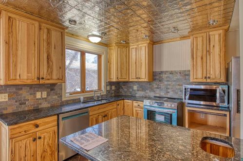 3422 Minnesota Ave, Duluth, MN 55802-2537
