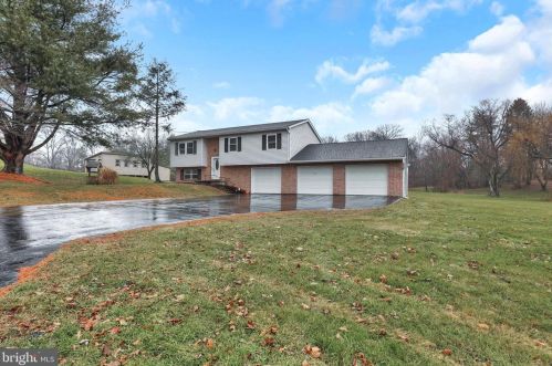 2741 Lewisberry Rd, York, PA 17404-1347
