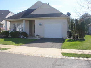 10 Ignatius Dr, Lakehurst, NJ 08759-6077