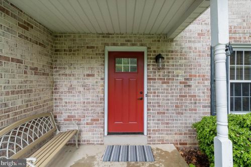 102 Suncrest Rd, Lancaster PA  17601-4834 exterior