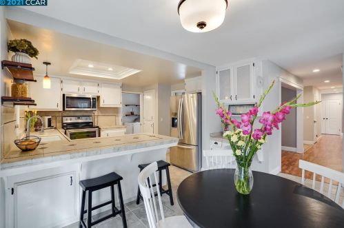 5210 Jomar Dr, Concord CA  94521-2343 exterior