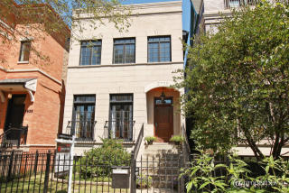 2705 Paulina St, Chicago, IL 60614-1019
