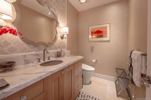 445 Maono Loop, Honolulu HI  96821-2526 exterior