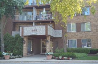 245 Park Dr, Palatine, IL 60067