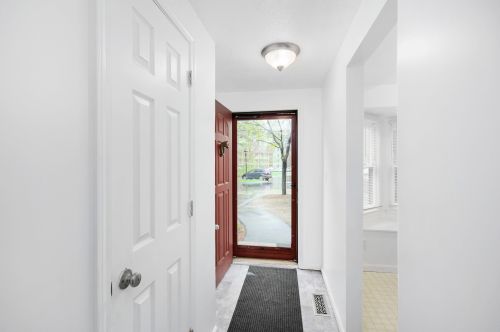 114 Bartemus Trl, Nashua, NH 03063-7625