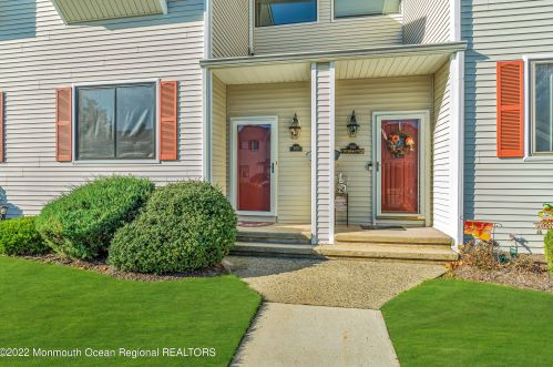 565 Clubhouse Dr, Middletown, NJ 07748-1341